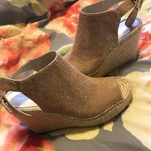 Kenneth Cole rose gold metallic wedge